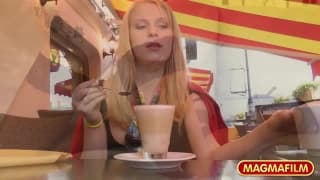 Loira leva na bunda por pau preto!