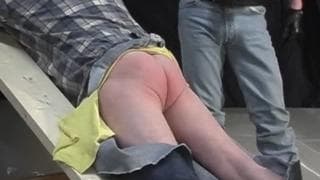 Um gay dominado por um mascarado