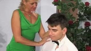 Esta milf que mesmo este homem de casa !