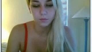 Loira liga luz para o namorado ver melhor Loira liga luz para o namorado ver melhor