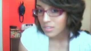 Vai fazer um strip-tease afrente a camara Vai fazer um strip-tease afrente a camara