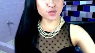 Uma boa punheta deste travesti badalhoco Uma boa punheta deste travesti badalhoco