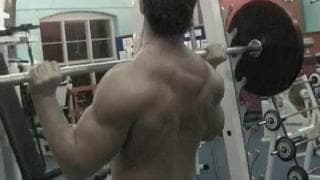 Este gay do ginasio masturba-se muito Este gay do ginasio masturba-se muito