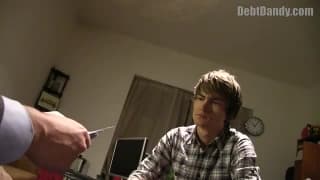 Este Twink adora levar no burro