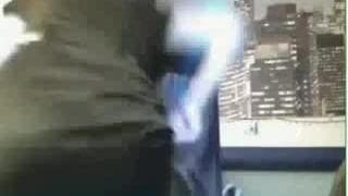 Ele filma a namorada com a sua webcam Ele filma a namorada com a sua webcam