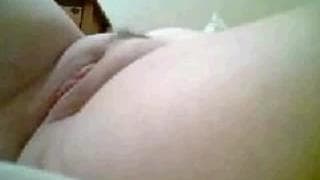 Buceta de uma MILF e seu vibrador na webcam Buceta de uma MILF e seu vibrador na webcam