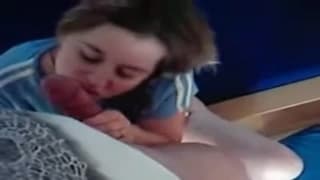 Uma porca sensual com peito enorme Uma porca sensual com peito enorme
