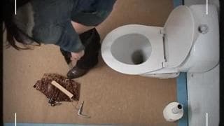 Um gloryhole para essa vagabunda desfrutar