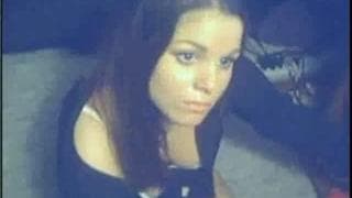 Mulher Jovem brinca com sua buceta Mulher Jovem brinca com sua buceta