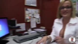 Samantha Sainz é secretaria sensual Samantha Sainz é secretaria sensual