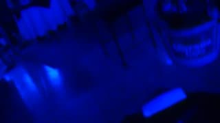 Cesia Cancun faz strip para esses caras!