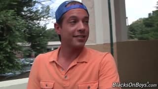 Caden Grey goza com dois amigos!