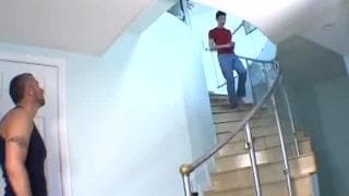 Este homem vai se ocupar deste jovem