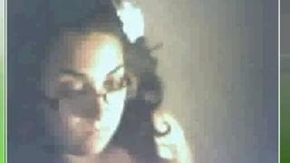 Uma peituda morena se exibe na webcam Uma peituda morena se exibe na webcam