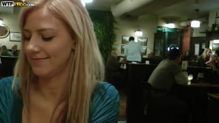 Nathaly na casa de banho