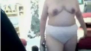 Um amador que filma a sua amiga ! Um amador que filma a sua amiga !
