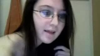 Esta menina adora se masturbar na webcam Esta menina adora se masturbar na webcam