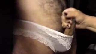 Esse cara está usando calcinha da sua esposa Esse cara está usando calcinha da sua esposa