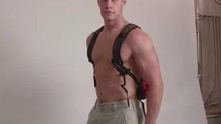 Nick é um cara muito sexy com um pau grande! Nick é um cara muito sexy com um pau grande!