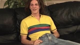 Strip e masturbação para jovem de 19 anos!