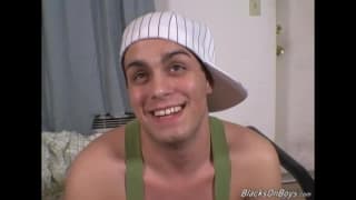 Este Twink leva com seu primeiro pau preto! Este Twink leva com seu primeiro pau preto!