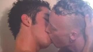 Devon Hart desfruta Roar em todos os sentidos