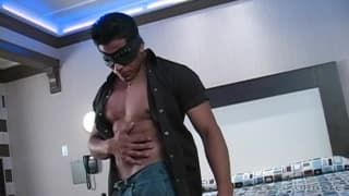 Strip tease e masturbação com um moreno muito gostoso! Strip tease e masturbação com um moreno muito gostoso!