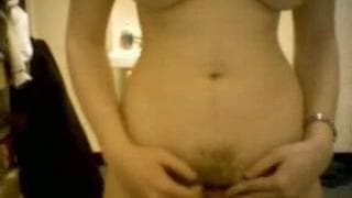 Uma moça que gosta do seu bichano na cam Uma moça que gosta do seu bichano na cam