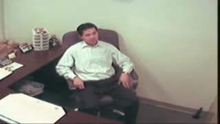 Um boquete sem sair do escritório! Um boquete sem sair do escritório!