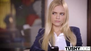 Alex Grey abre completamente as pernas Alex Grey abre completamente as pernas