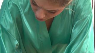 Lia Lor dá uma boa massagem a Josh Rivers Lia Lor dá uma boa massagem a Josh Rivers