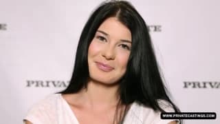 Lucy Li faz maravilhas neste casting pornô Lucy Li faz maravilhas neste casting pornô