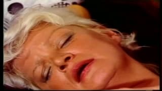 Lésbicas maduras fazendo sexo em Budapeste Lésbicas maduras fazendo sexo em Budapeste