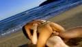 Julia De Lucia gosta de sexo na praia