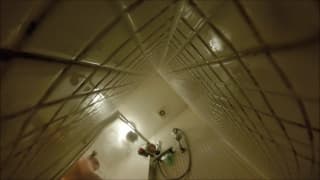 Uma câmera amadora no chuveiro Uma câmera amadora no chuveiro