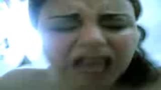 Uma mulher arabe com seu marido filmando Uma mulher arabe com seu marido filmando