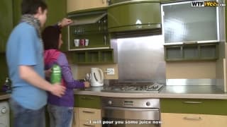 Nixie só quer se divertir e ter orgamos!