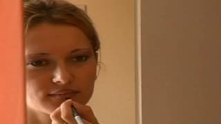 Na bunda desta moça ele está bem!