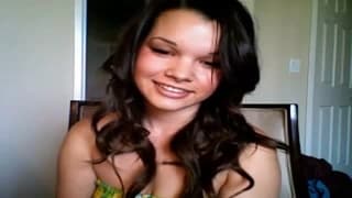 Morena tesuda em frente a webcam! Morena tesuda em frente a webcam!
