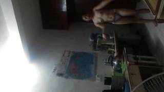 Danças asiáticas com uma garrafa na vagina Danças asiáticas com uma garrafa na vagina