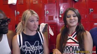 Cheerleaders curiosas transando jogadores