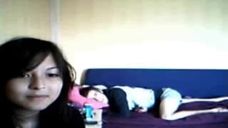 Ele fodem no sofa em frente a webcam! Ele fodem no sofa em frente a webcam!