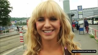 Bella Baby gosta de transar ao ar livre!