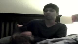 Esse cara ama se masturbar na webcam! Esse cara ama se masturbar na webcam!