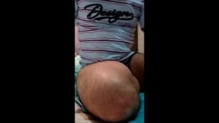 Meninão adentra mais de 14 pol de brinquedo