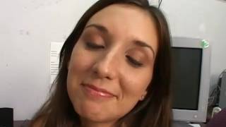 Linda mulher a curtir o momento aqui