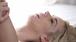 Nesty, uma loira tesuda em açao!