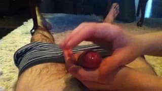 Ela bate punheta ate a ejaculacao! Ela bate punheta ate a ejaculacao!