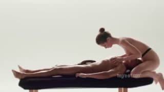 Milf é uma morena toca-se mesmo muito