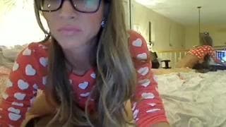Esta loira tesuda goza com dildo! Esta loira tesuda goza com dildo!